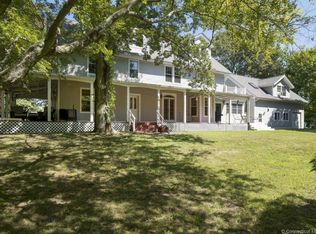 6 Plant Dr, Waterford, CT 06385