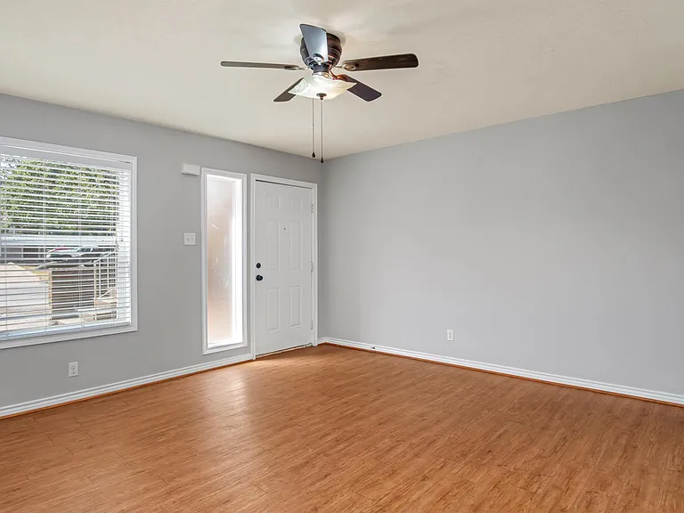 503 Foch St — Photo 7
