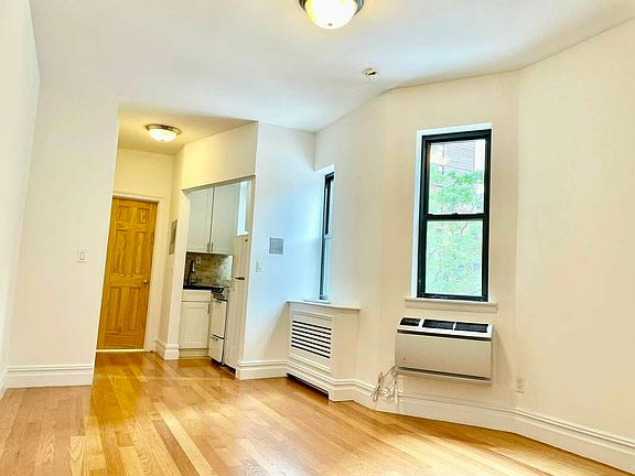 3rd image of 886 10th Ave APT 4C