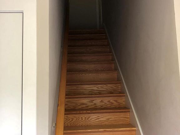 5th image of 913 Quincy St NE APT 3