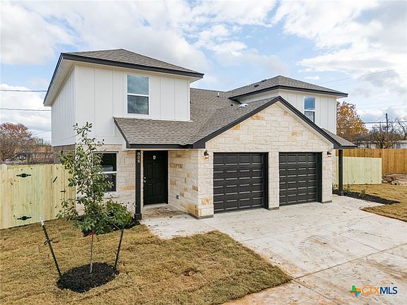 3rd image of 806 White Meadow Ln