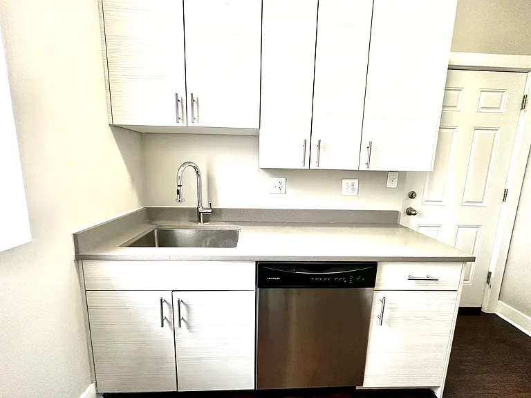 2130 N Sawyer Ave #2E — Photo 5