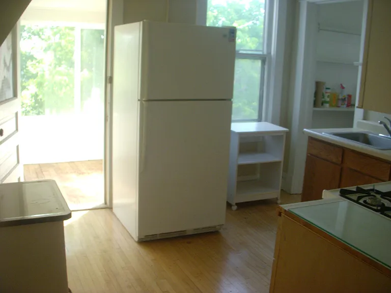 928 E 6th St #5 — Photo 10