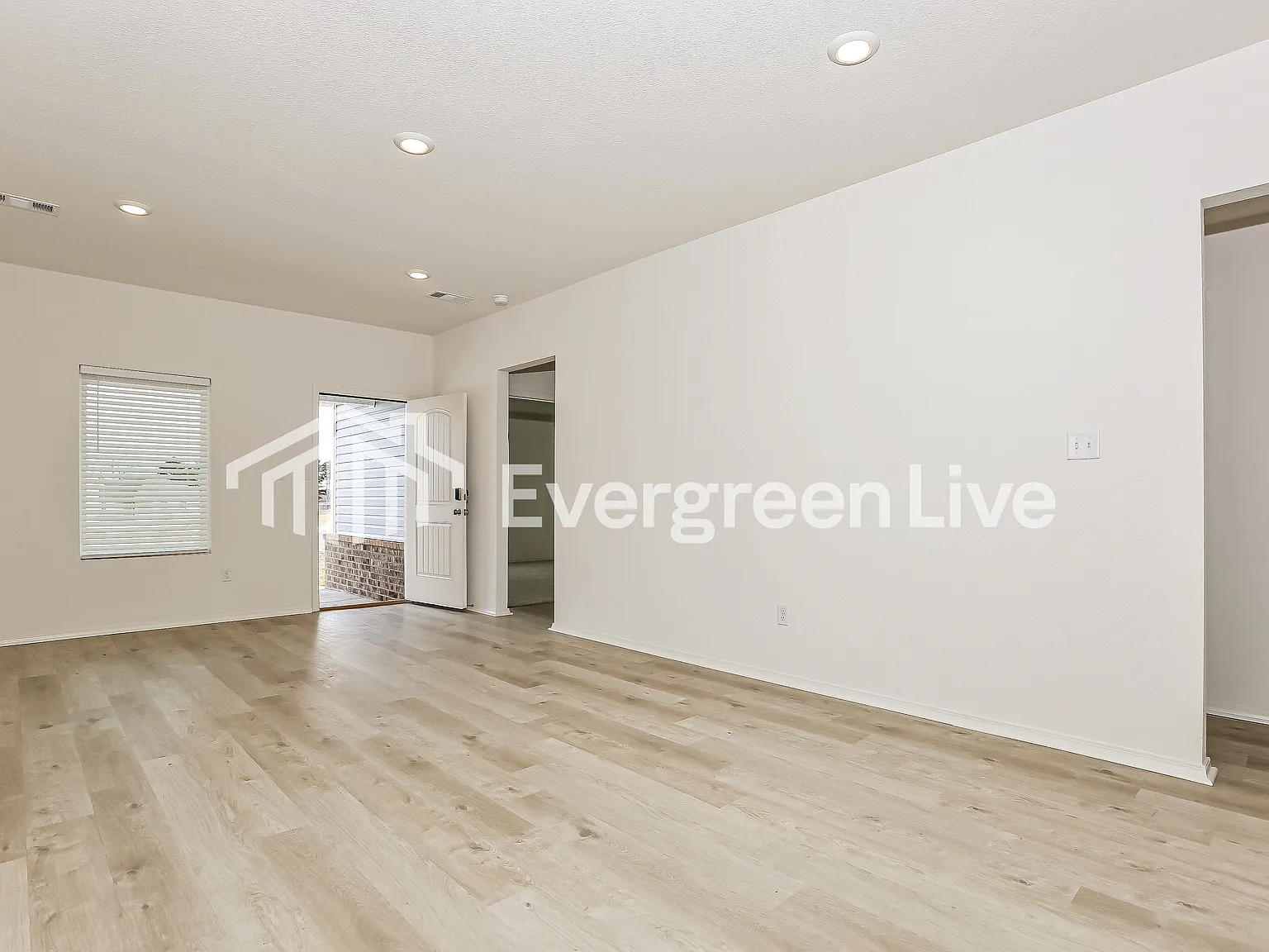 4 bed, 2.0 bath, 1640 sqft, $1,415 — Photo 3
