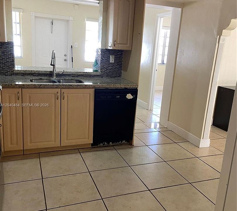 1st image of 800 NW 76th Ave #800