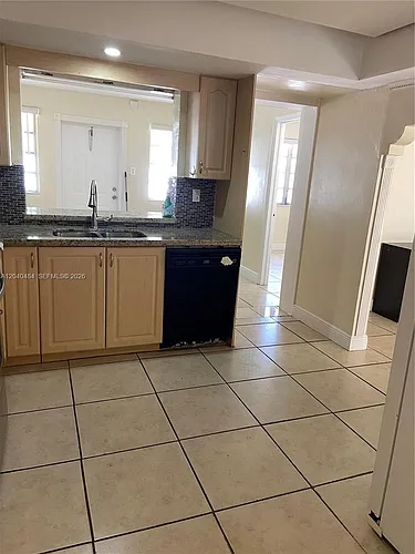 800 NW 76th Ave #800 Photo 1