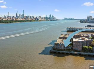 207 Jefferson Ct, Edgewater, NJ 07020