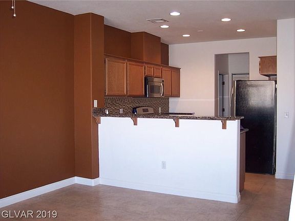 5th image of 2050 Los Feliz St Unit 140