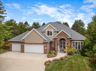 1311 Dove Ln, Grafton, WI 53024