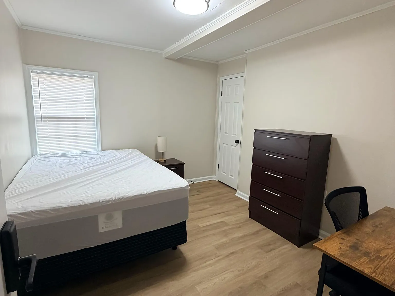 4 bed, 3.0 bath, 1567 sqft, $979 — Photo 1