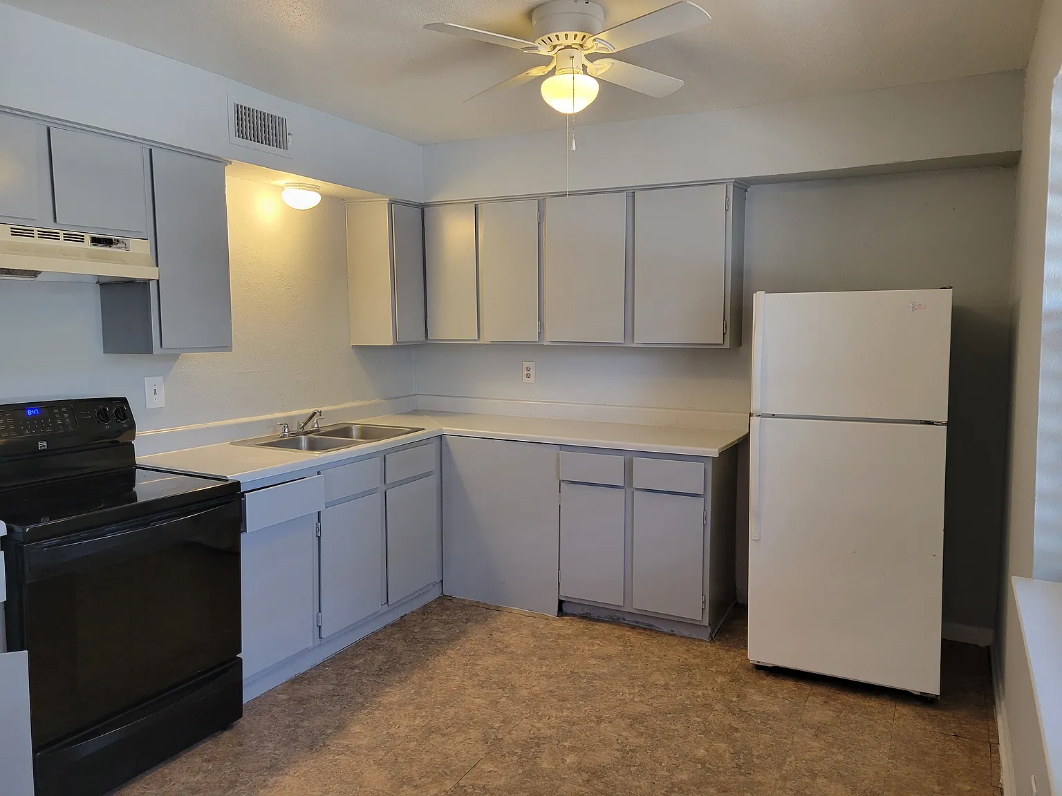 Laurel Apt — Photo 1