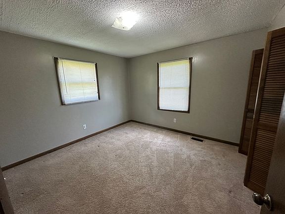 5th image of 215 River Rd