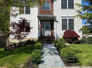 572 Hyatt St, Avenel, NJ 07001