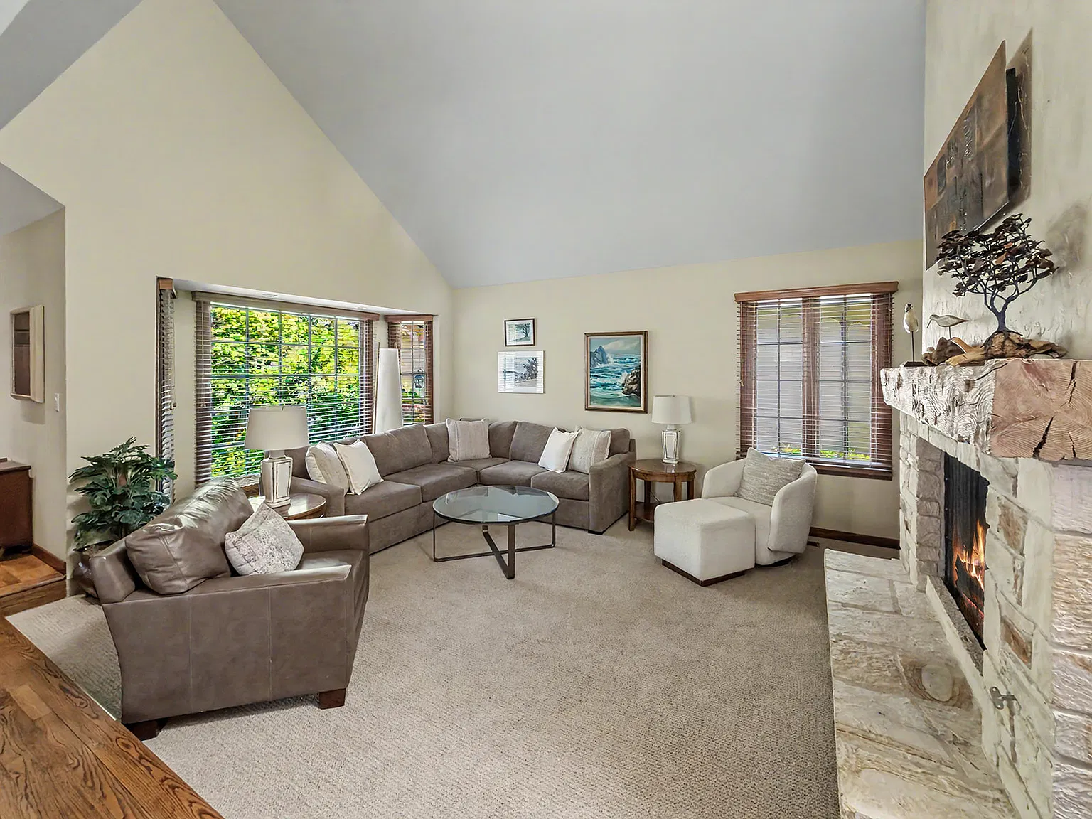 3 bed, 2.5 bath, 2041 sqft, $12,000 — Photo 2