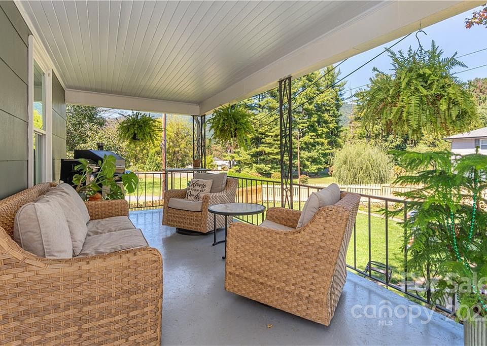 824 Brown Ave, Waynesville, NC 28786 Zillow