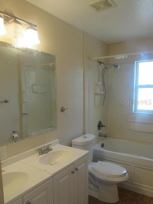 2nd image of 10 River Cliff Ln