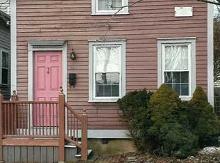 31 Poplar St, Newport, RI 02840