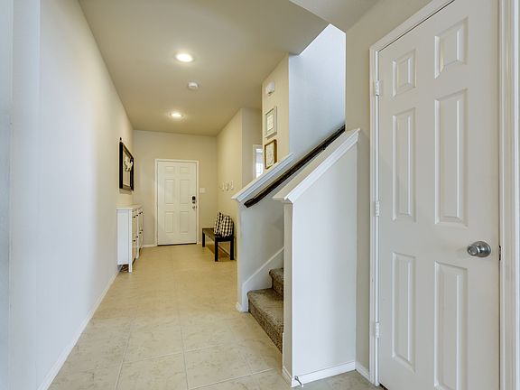 2105 Red River-5.jpg