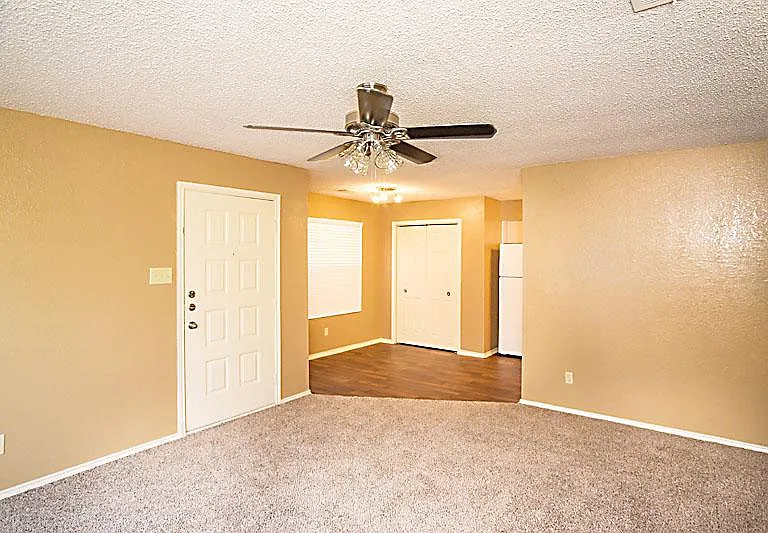 Crestwood Apartments — Photo 17