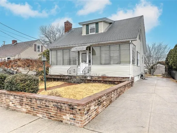 113 Woodside Ave, Pawtucket, RI 02861
