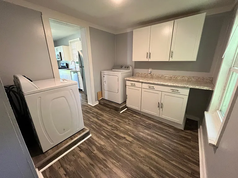 119 Henderson St — Photo 22