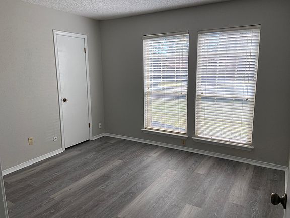 5th image of 701 Morning Glory Ln