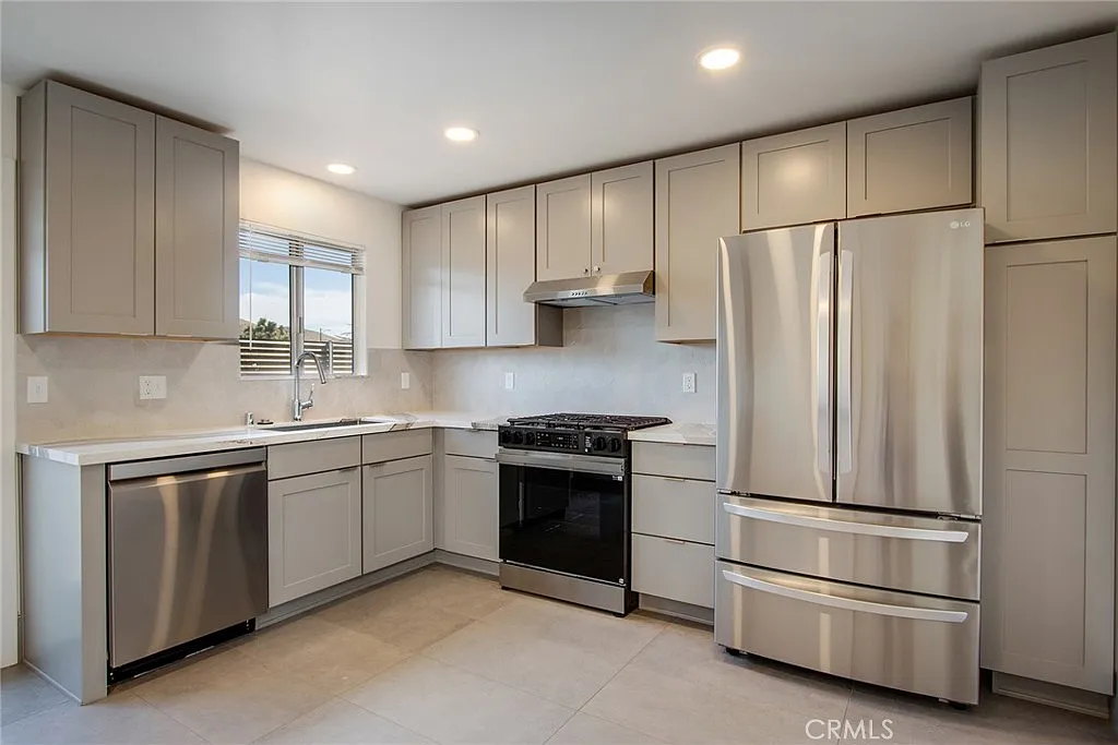 2 bed, 832 sqft, $1,650 — Photo 1