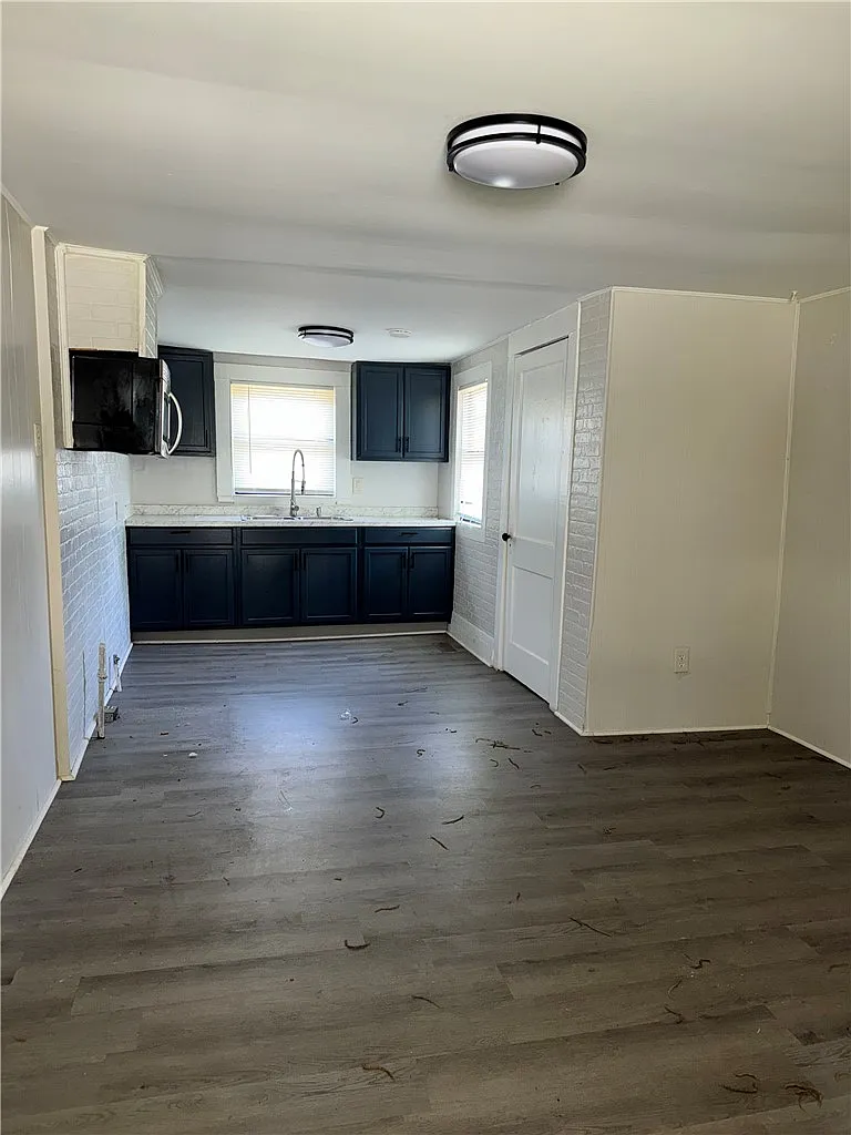 3 bed, 1.0 bath, $140,000 — Photo 4