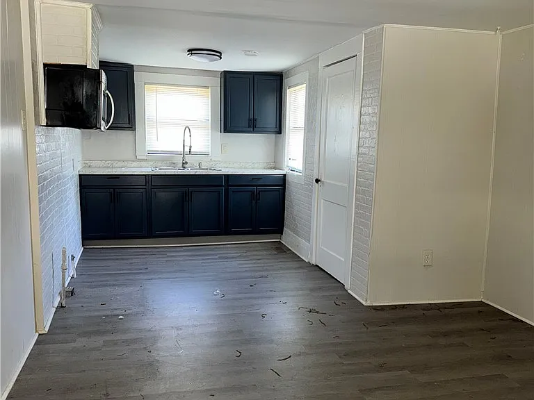 201 Hunters Ct — Photo 4