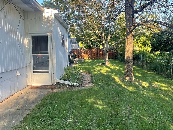 3rd image of 1415 Woodridge Dr