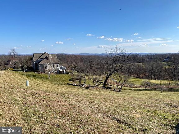 4th image of 17940 Stoneleigh Dr
