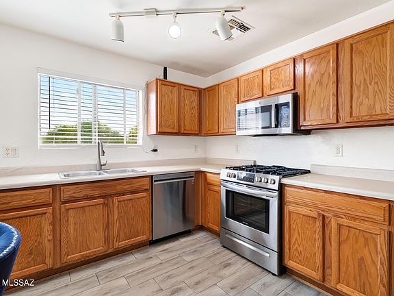 5th image of 636 W Cholla Crest Dr