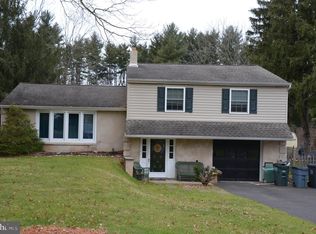 570 Lakeside Dr, Holland, PA 18966