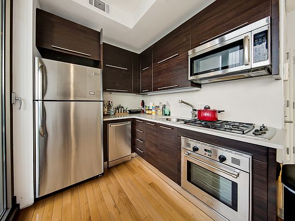 5th image of 285 Driggs Ave APT 5A
