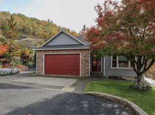 1763 NE Rocky Dr, Roseburg, OR 97470