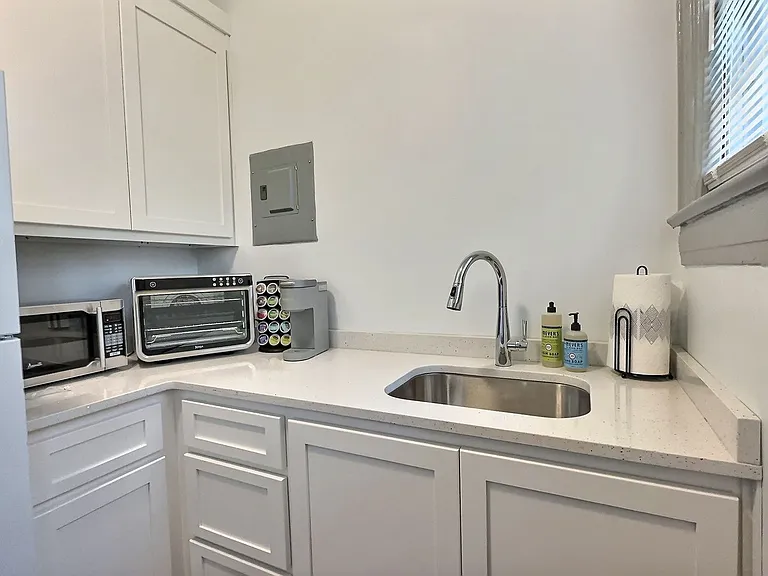 2346 College St — Photo 8