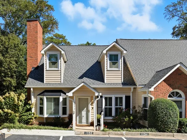 1052 Sasha Ln, Roswell, GA 30075
