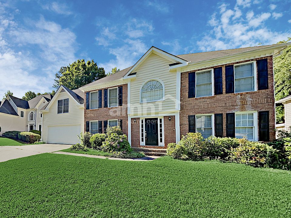 1st image of 590 Oxford Crest Ct