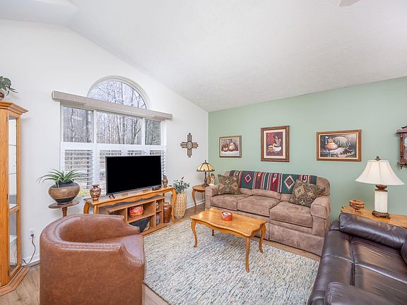 4th image of 6283 Club House Dr E