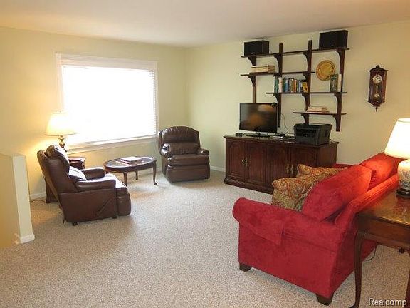 3rd image of 718 Claire Pointe Dr