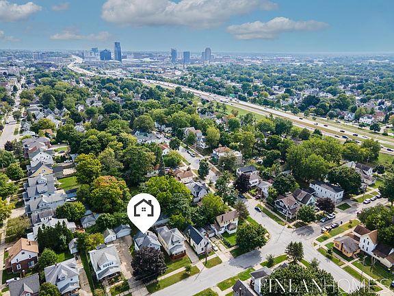 3rd image of 616 Lincoln Ave NW