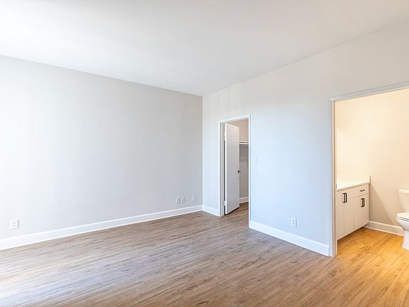 5th image of 15839 Landmark Dr APT 3