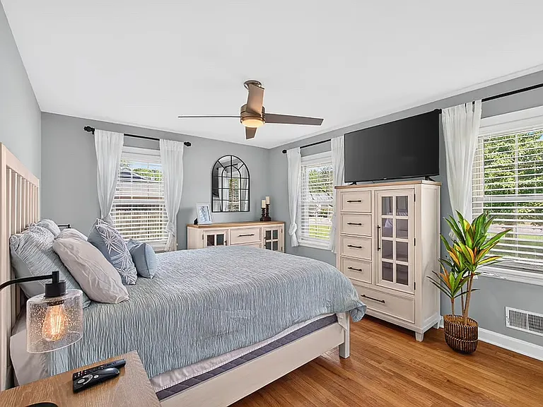 1228 Elizabeth St — Photo 7