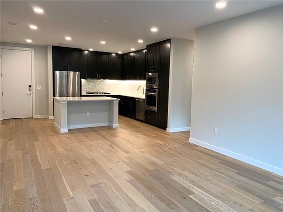 3rd image of 900 S 1st St #207