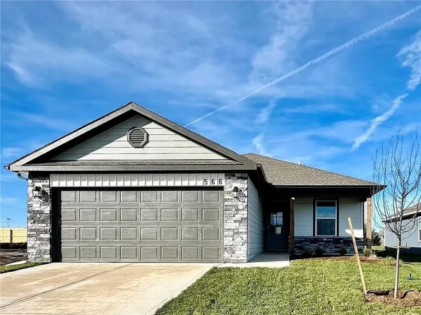 566 N Pear St, Gardner, KS 66030