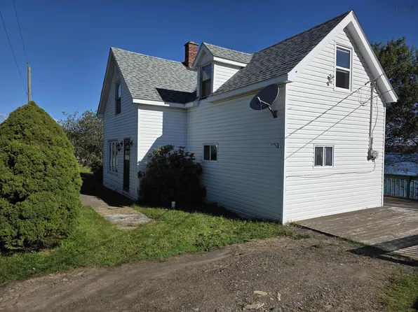 618 Main St, Mulgrave, NS B0E 2G0