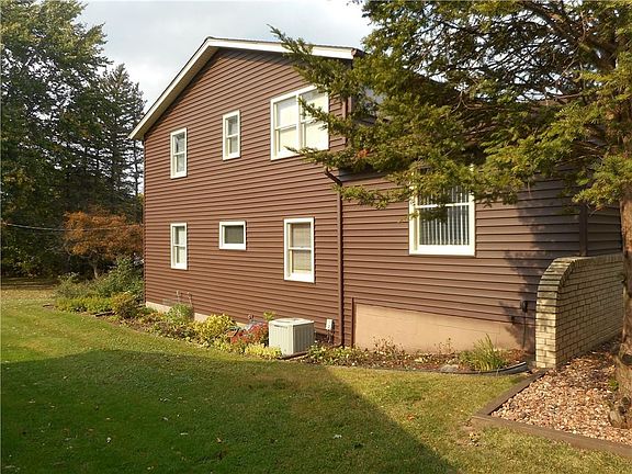 3rd image of 97 Charleswood Dr