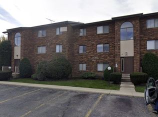 705 Inland Cir #302, Naperville, IL 60563