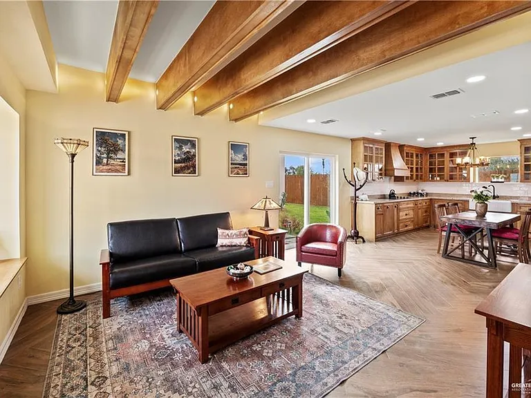 1408 E Karen St #B — Photo 2