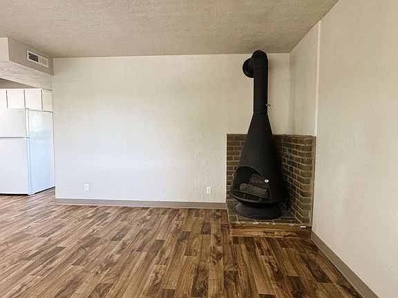 5th image of 2705 Oak St #15